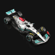 Carregar imagem no visualizador da galeria, Miniatura Colecionável Mercedes-AMG W13 2022