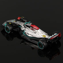 Carregar imagem no visualizador da galeria, Miniatura Colecionável Mercedes-AMG W13 2022