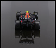 Carregar imagem no visualizador da galeria, Miniatura Colecionável F1 Red Bull Max Verstappen 2023