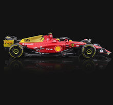 Carregar imagem no visualizador da galeria, Miniatura Colecionável F1 Carlos Sainz 2022
